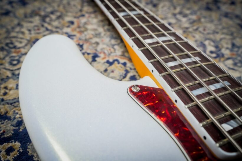 Fender American Ultra Jazz Bass Arctic Pearl (7)