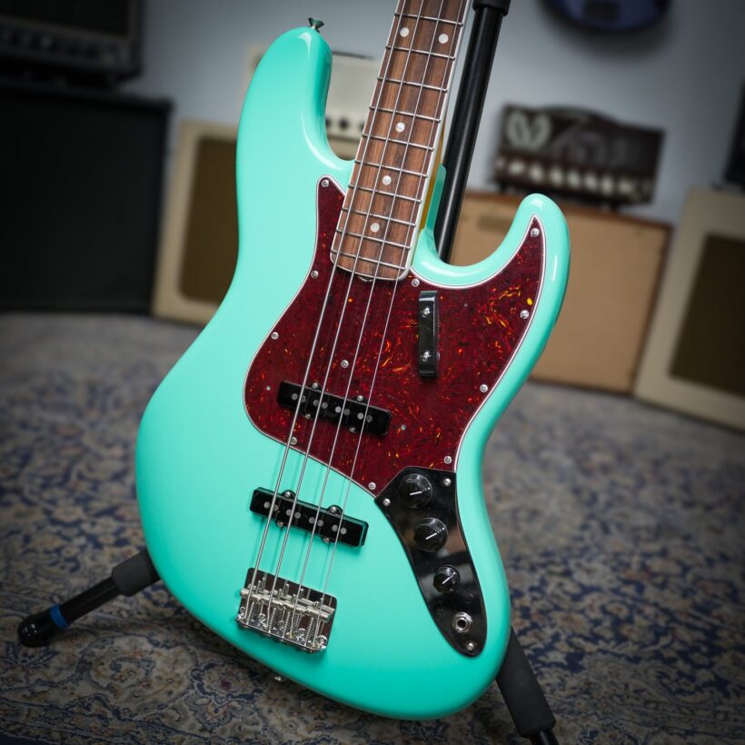 Fender American Vintage Ii 1966 Jazz Bass Sea Foam Green 1 (1)