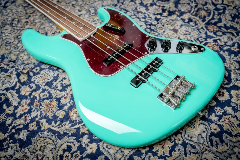 Fender American Vintage Ii 1966 Jazz Bass Sea Foam Green 1 (5)